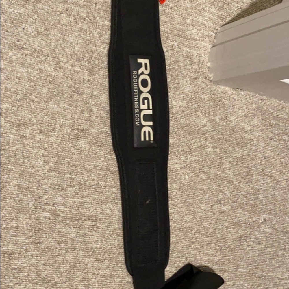Rogue women’s weightlifting belt size s